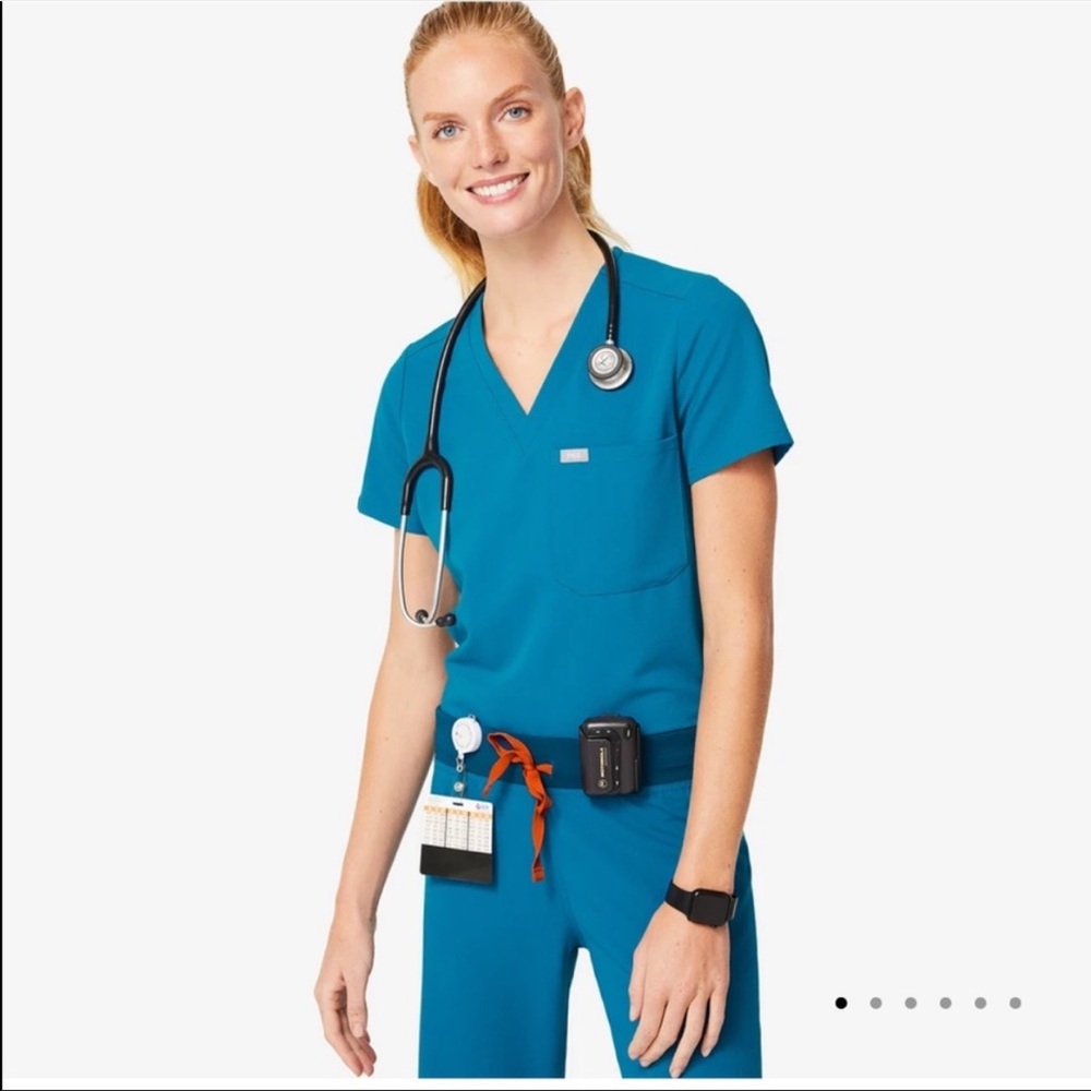 NWT FIGS Catrina One Pocket Scrub Top Alps Blue